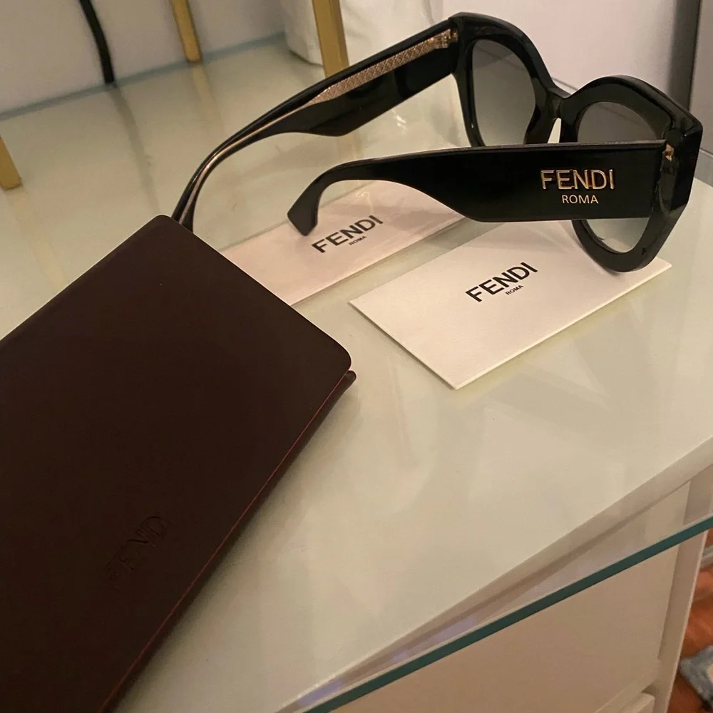 FENDI sunglasses - Picture 2 of 3